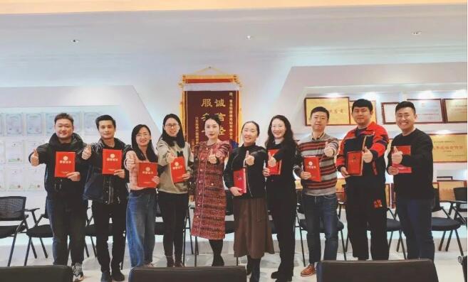 愛有溫度，心有未來--東達建材2022榮譽表彰圓滿成功